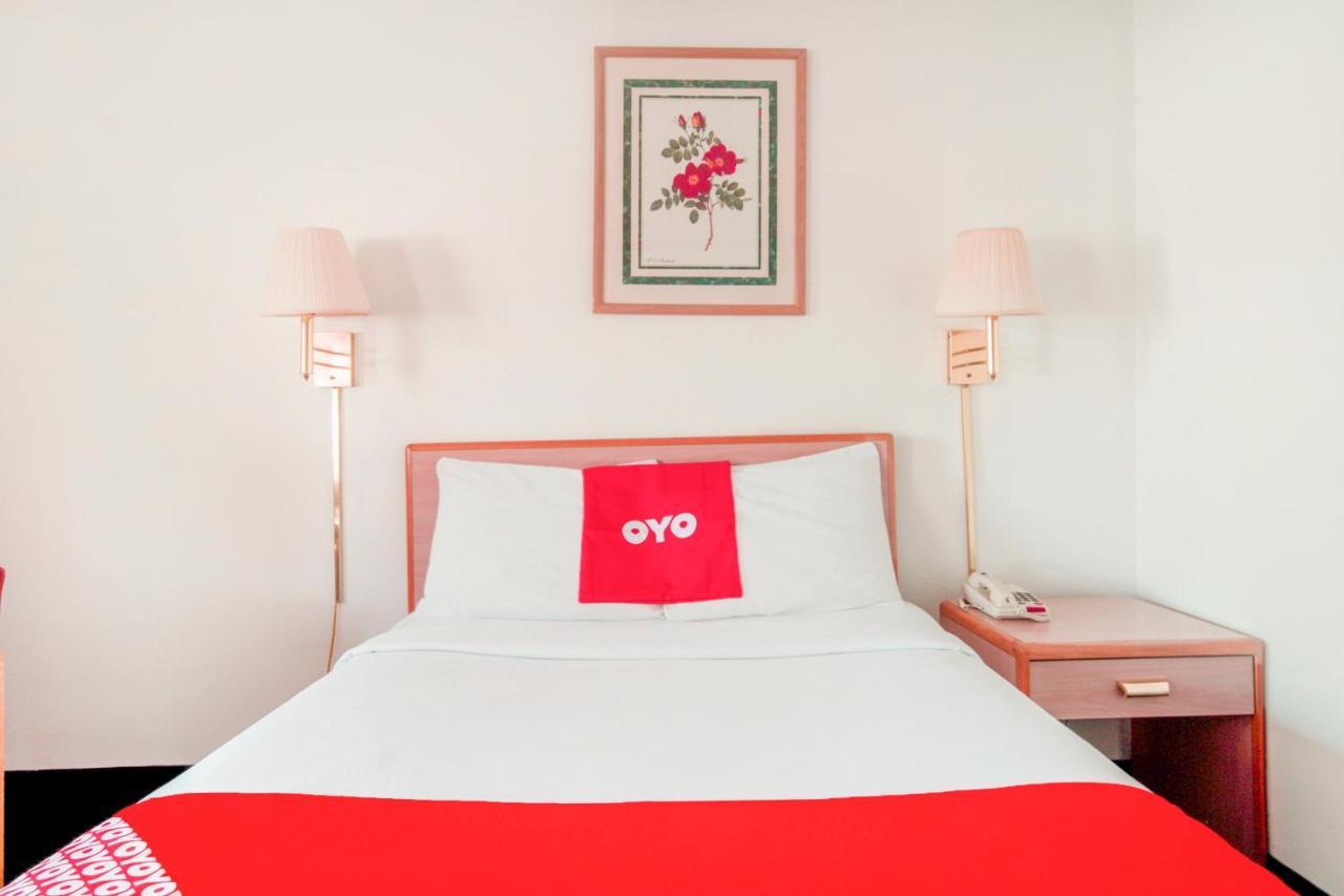 Oyo Hotel Durham West Hills מראה חיצוני תמונה